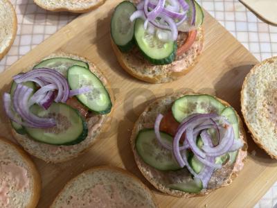 Namų burgeriai su sultingomis kotletomis Žingsnis 12