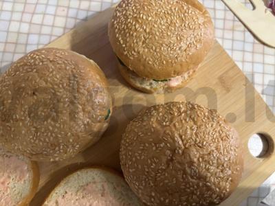 Namų burgeriai su sultingomis kotletomis Žingsnis 13