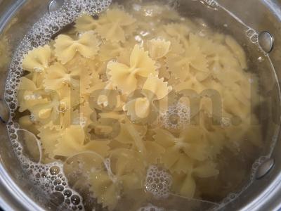 Farfalle su šviežiais daržovėmis Žingsnis 2