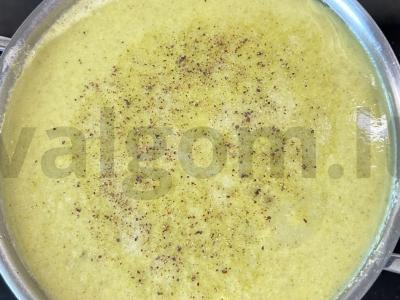 Brokolių ir cukinijų tyrės sriuba pagrindine nuotrauka