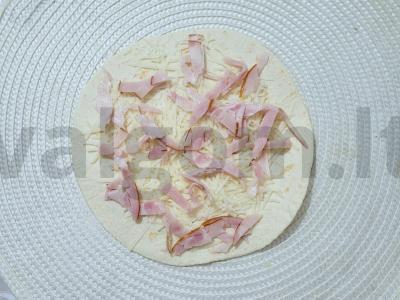 Skani pica su karbonaidu ir parmezanu ant tortilijos Žingsnis 2