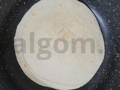 Skani pica su karbonaidu ir parmezanu ant tortilijos Žingsnis 3