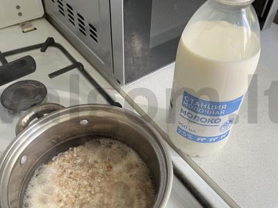 Pieninė košė su sezoniniais uogomis Žingsnis 1