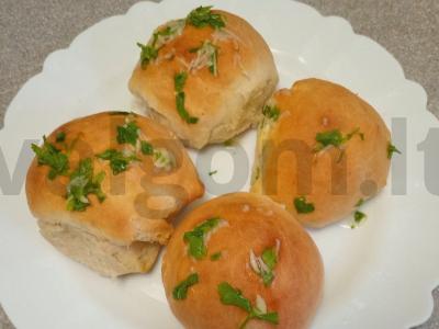 Pampuškos prie šaltibarščių pagrindine nuotrauka