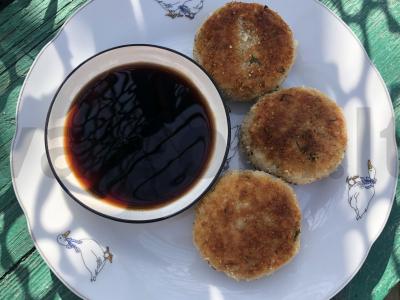 Ryžių kotletai su kepenimis ir menkės ikrais pagrindine nuotrauka