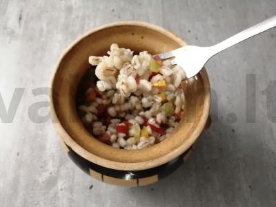 Perlo kruopos su daržovėmis puode pagrindine nuotrauka