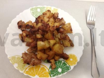 Skaniausias bulvių patiekalas su mėsa orkaitėje pagrindine nuotrauka