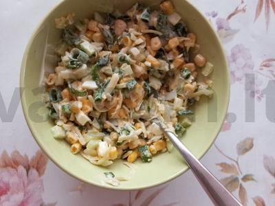 Vasaros šviežias salotas pagrindine nuotrauka