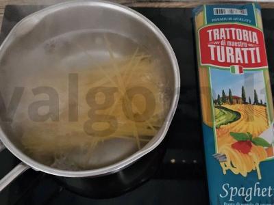 Saldžios spageti su varške ir uogomis Žingsnis 1