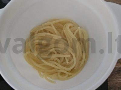 Saldžios spageti su varške ir uogomis Žingsnis 2