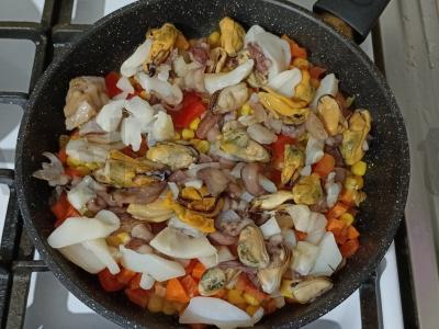 Ryžiai su daržovėmis ir jūros gėrybėmis vakarienei Žingsnis 10