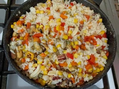 Ryžiai su daržovėmis ir jūros gėrybėmis vakarienei Žingsnis 11