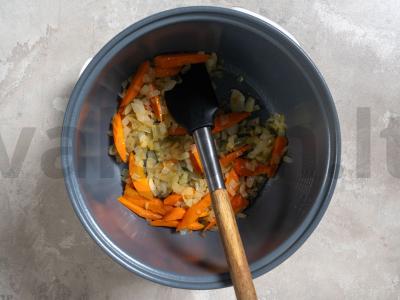 Bulvės su troškiniu lėtoje viryklėje Žingsnis 1