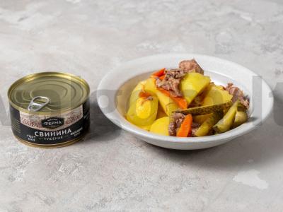 Bulvės su troškiniu lėtoje viryklėje pagrindine nuotrauka