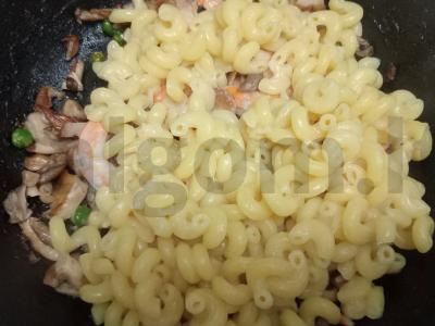 Makaronai su krevetėmis, grybais ir žirneliais Žingsnis 5