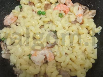 Makaronai su krevetėmis, grybais ir žirneliais Žingsnis 6