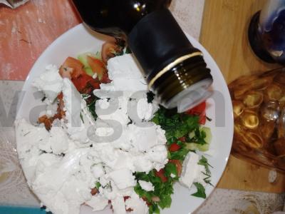 Švelnus salotas su Pekino kopūstu ir sūriu Sirtaqi Žingsnis 6