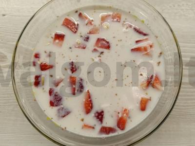 Saldi avižinė košė su braškėmis ir šokoladu pagrindine nuotrauka