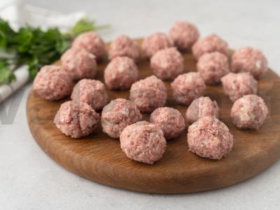 Fricadelės su azijietiškais makaronais, padažu ir žaliu aliejumi Žingsnis 2