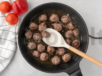 Fricadelės su azijietiškais makaronais, padažu ir žaliu aliejumi Žingsnis 3