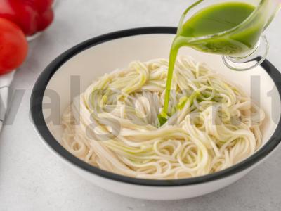 Fricadelės su azijietiškais makaronais, padažu ir žaliu aliejumi Žingsnis 7