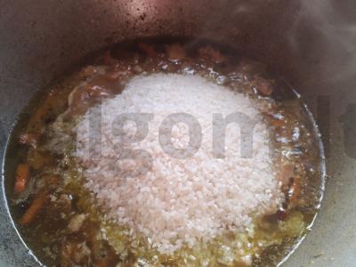 Kiaulienos plovas su morkomis ir svogūnais vakarienei Žingsnis 5