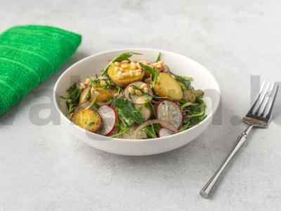 Bulvių salotos su ridikėliais ir pesto pagrindine nuotrauka