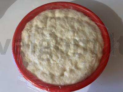 Auksinės mokyklinės stalo picos bandelės Žingsnis 1