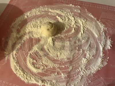 Auksinės mokyklinės stalo picos bandelės Žingsnis 3