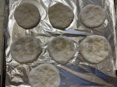 Auksinės mokyklinės stalo picos bandelės Žingsnis 7