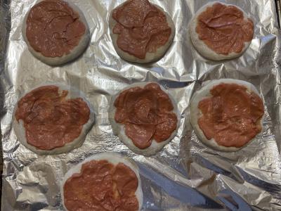 Auksinės mokyklinės stalo picos bandelės Žingsnis 9