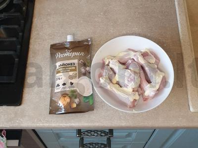 Vištienos blauzdelės, keptos su daržovių mišiniu Žingsnis 1