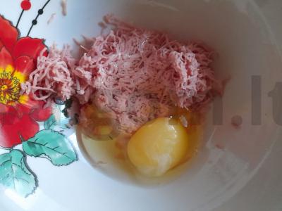 Karštas sumuštinis su kiaušiniu ir dešrele Žingsnis 2