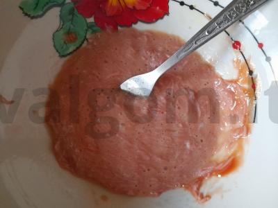 Karštas sumuštinis su kiaušiniu ir dešrele Žingsnis 4