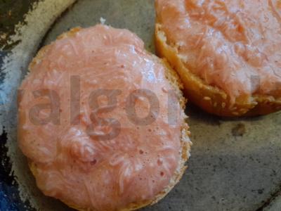 Karštas sumuštinis su kiaušiniu ir dešrele Žingsnis 6