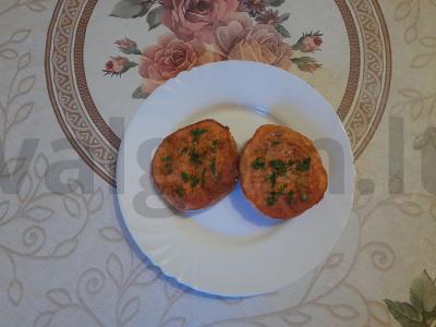 Karštas sumuštinis su kiaušiniu ir dešrele pagrindine nuotrauka