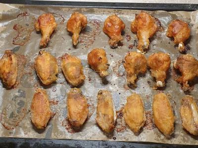 Vištienos sparneliai traškioje džiuvėsėlių plutoje su baziliku Žingsnis 6