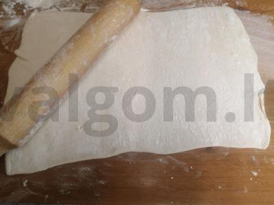 Sluoksniuota tešla su kumpiu ir sūriu Žingsnis 4