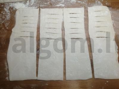 Sluoksniuota tešla su kumpiu ir sūriu Žingsnis 5