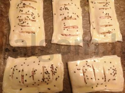 Sluoksniuota tešla su kumpiu ir sūriu Žingsnis 9