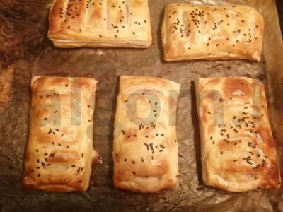 Sluoksniuota tešla su kumpiu ir sūriu Žingsnis 10