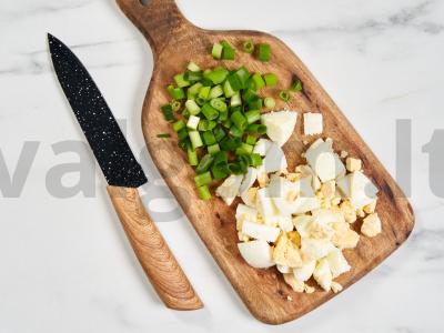 Kiaušinių ir žaliojo svogūno salotos Žingsnis 3