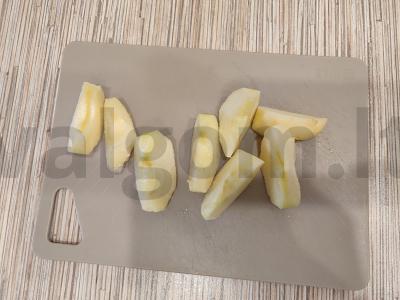 Obuolių smoothie su kefyru, medumi ir ruginių krekerių Žingsnis 1