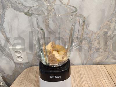 Obuolių smoothie su kefyru, medumi ir ruginių krekerių Žingsnis 3