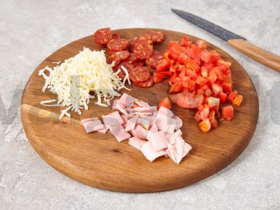 Menemen su bekonu ir čorizo Žingsnis 1