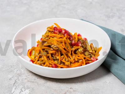 Lęšių salotos su datulėmis ir riešutais pagrindine nuotrauka