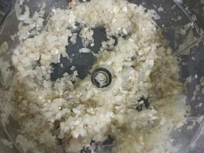 Kiauliena ant kaulo česnakinėje marinate Žingsnis 2