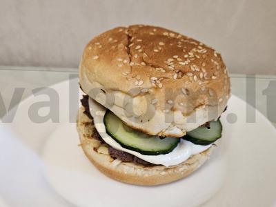 Mėsainis su jautienos pastrami pagrindine nuotrauka