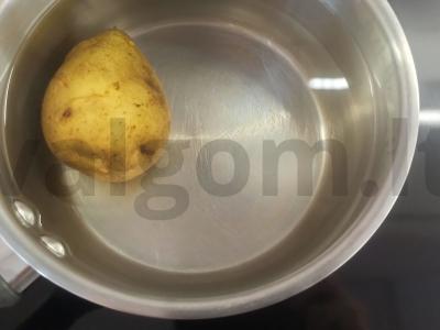 Bulvės su varškės sūriu, krapais ir sūriu Žingsnis 1