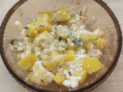 Bulvės su varškės sūriu, krapais ir sūriu pagrindine nuotrauka